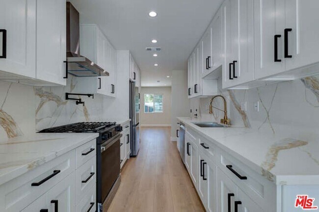 Foto del edificio - 7444 Ostrom Ave