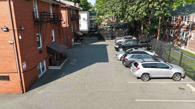 Foto del edificio - 824-828-832 Grove St