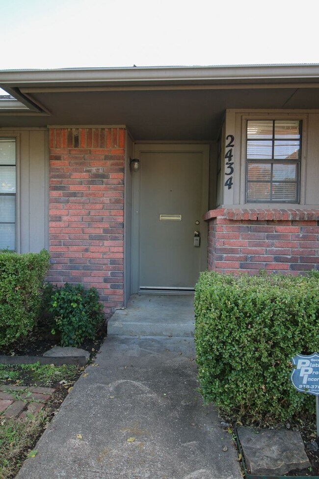 Building Photo - Stunning 2 Bed 2 Bath duplex: NO PETS