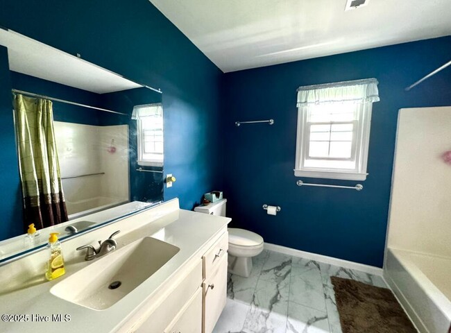 Building Photo - 410 Buccaneer Rd