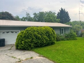 Building Photo - 1708 Willow Rd