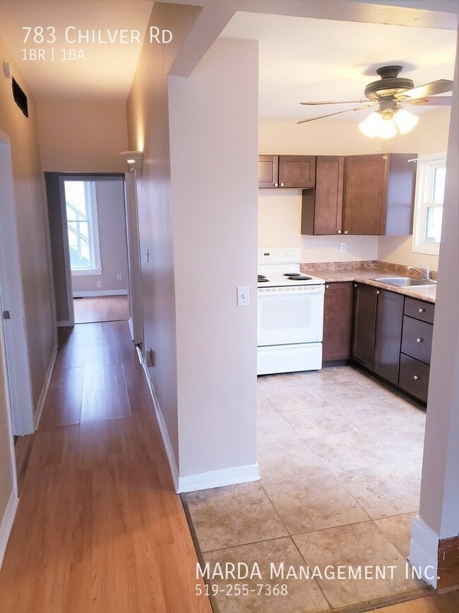 Building Photo - SPACIOUS 1+ BED/1BATH MAIN FLOOR UNIT IN W...