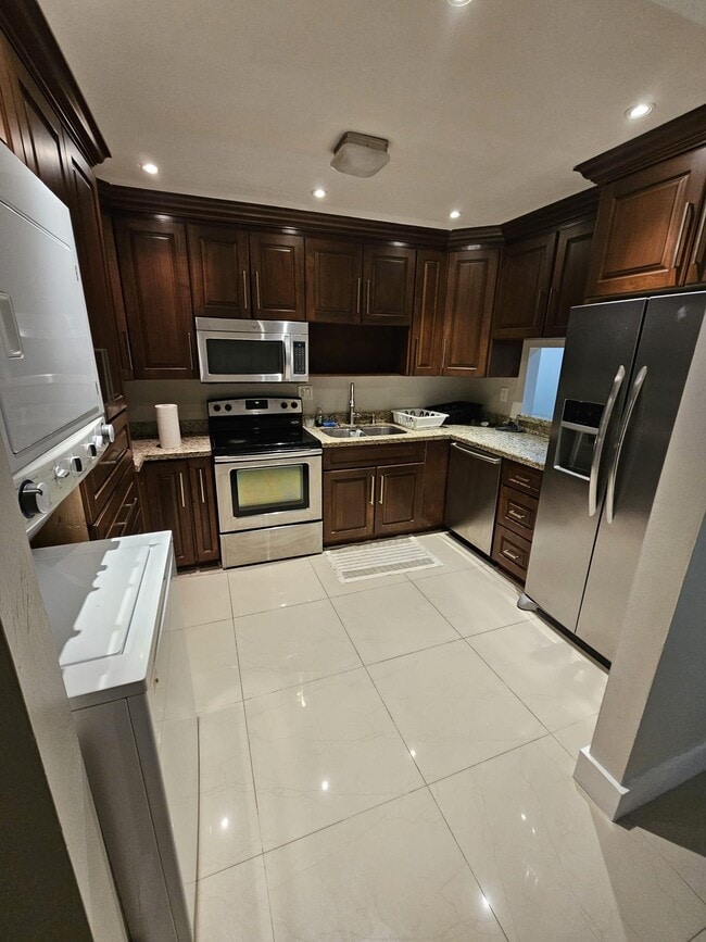 Building Photo - 3307 NW 108th Dr