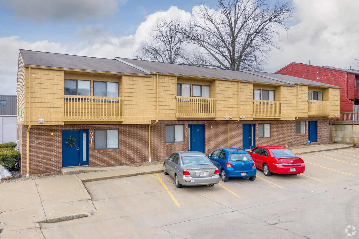 Primary Photo - University Townhomes Akron