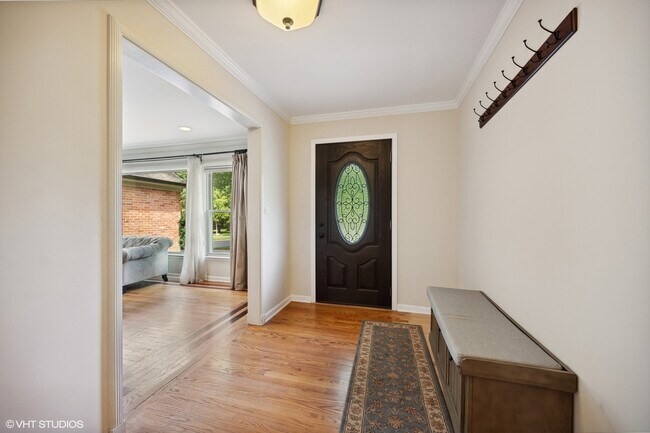 Foto del edificio - 1165 W Deerpath Rd