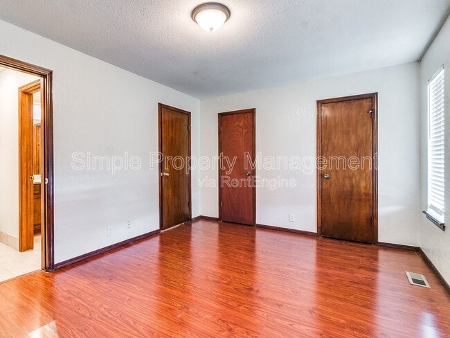 Building Photo - 409 W Clermont Dr