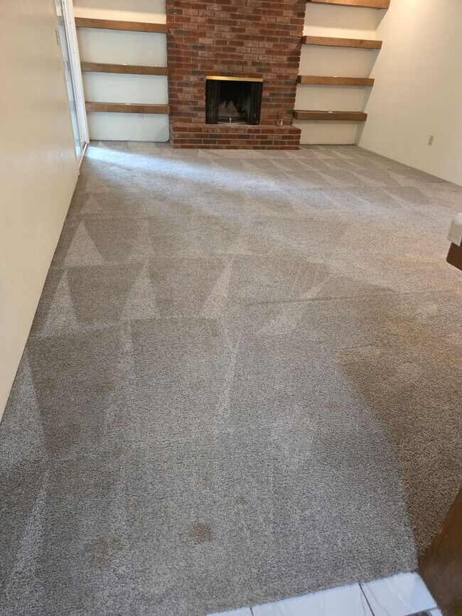 Foto del edificio - 3824 Christmas Tree Ln