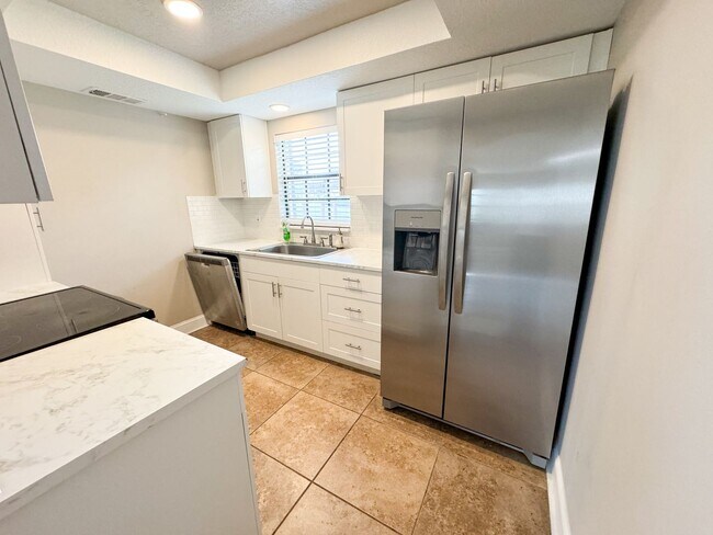 Foto del edificio - AVAILABLE NOW! 55+ Condo in Leesburg