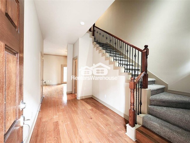 Foto del edificio - 910 McKinney Park Ln
