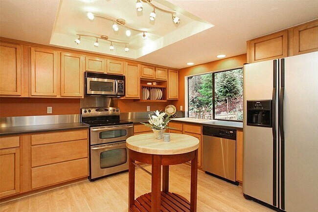 Foto del edificio - 4bd/2.5ba Bellevue Home