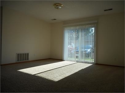 Building Photo - 3507 Queen Dr SW