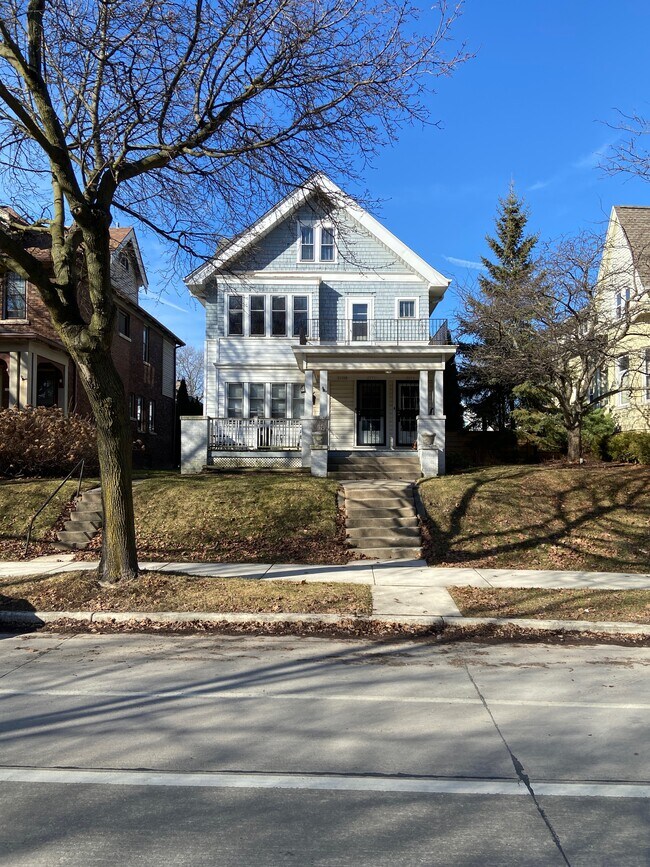 Foto del edificio - 3233 N Humboldt Blvd