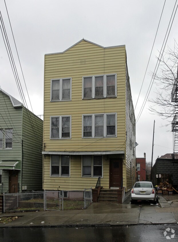 Building Photo - 146 Carlton Ave