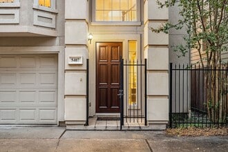 Building Photo - 5407 Lillian St