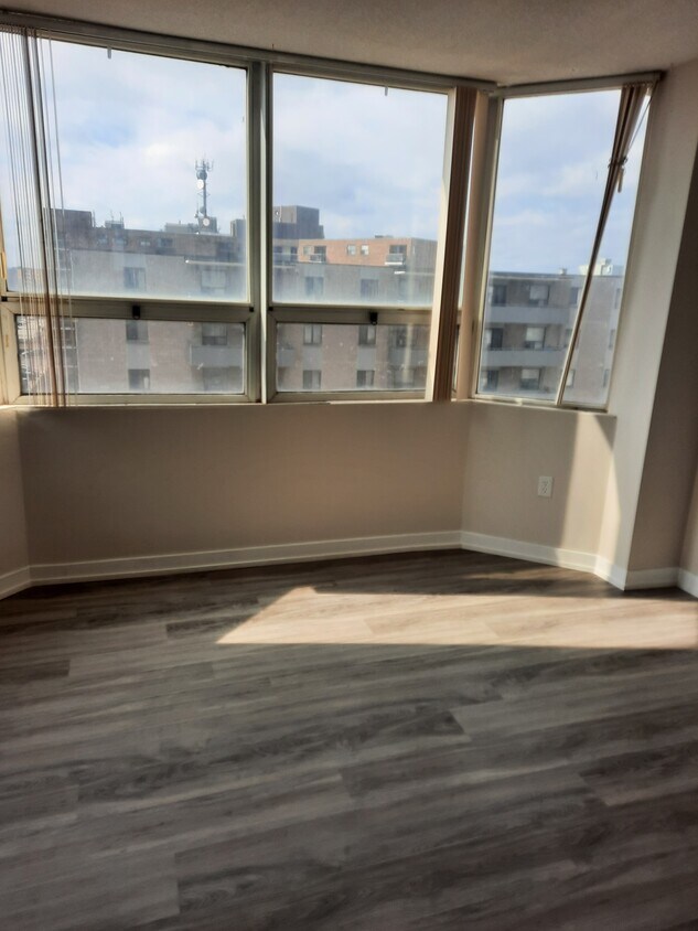 Photo principale - 76 Roehampton Av