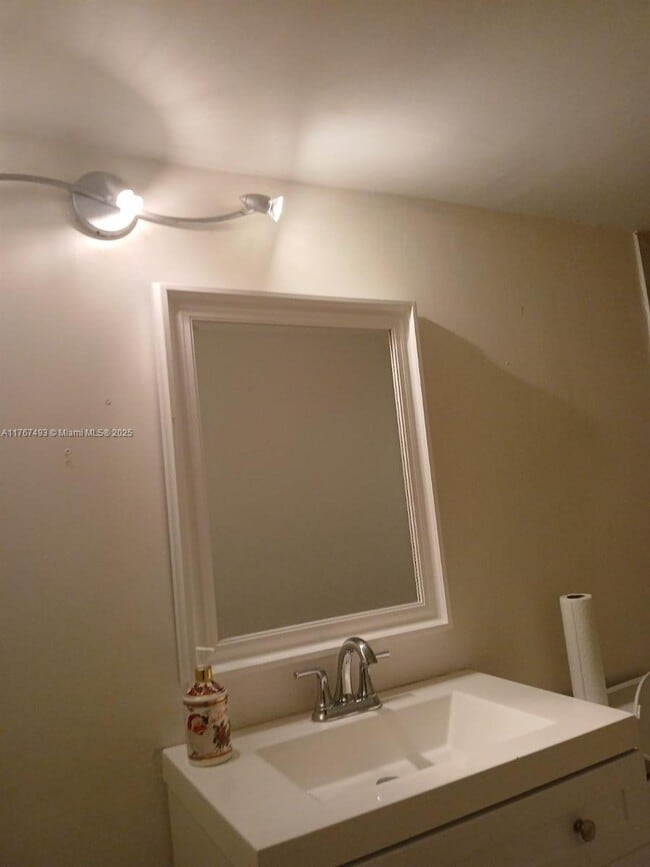 Foto del edificio - 14311 N Kendall Dr