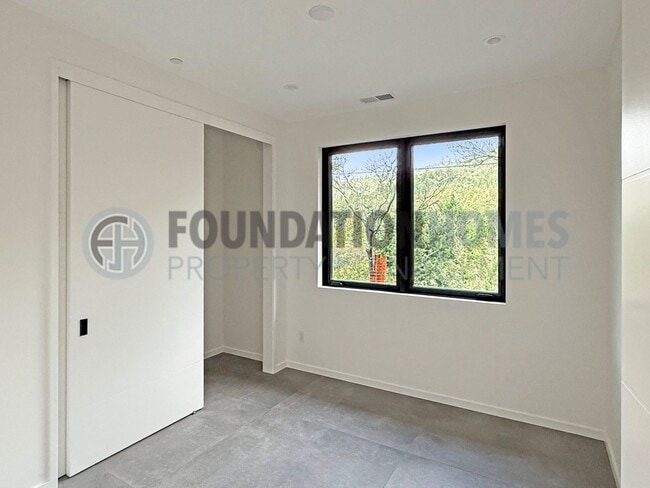 Building Photo - Luxury ADU near Cascade Falls - New Constr...