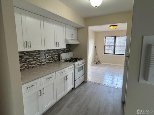 Building Photo - 275 Alpine Way