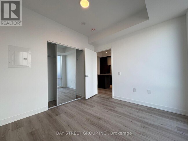 Building Photo - 395 Square One Dr