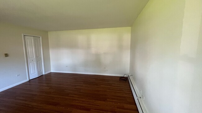 Building Photo - 1101 Holiday Ln