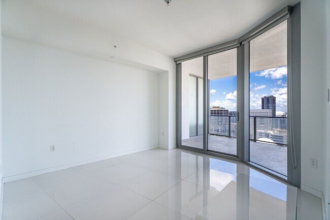 Foto del edificio - 851 NE 1st Ave