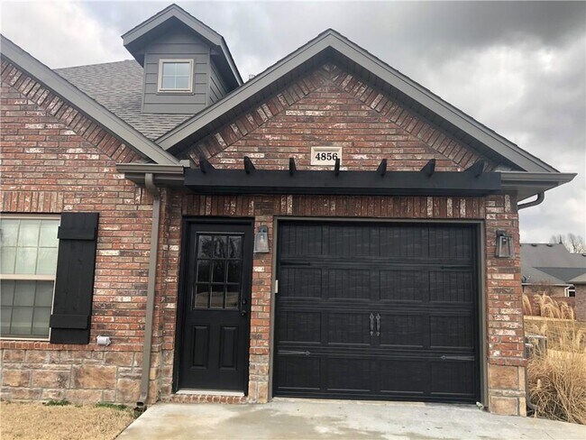 Building Photo - 4856 Castlewood Ln