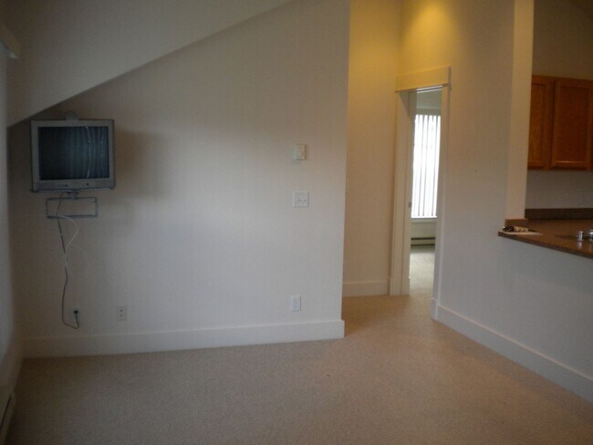 Building Photo - R4492