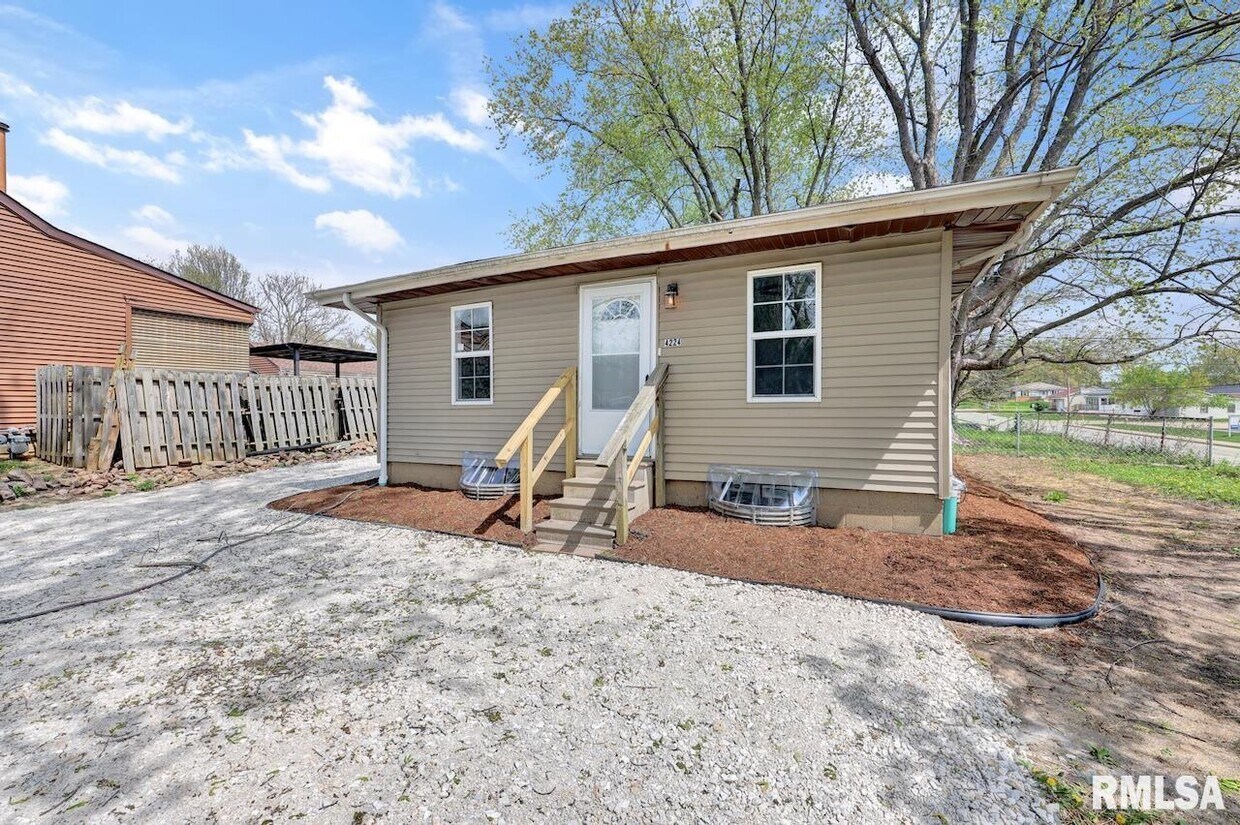 4224 S Lafayette Ave, Bartonville, IL 61607 House Rental in