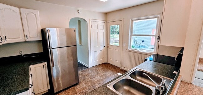 Building Photo - 1519 Baker Dr