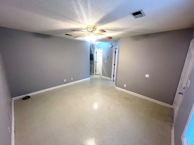 Building Photo - 102 B Tennessee Ave   OAK GROVE , KY 42262