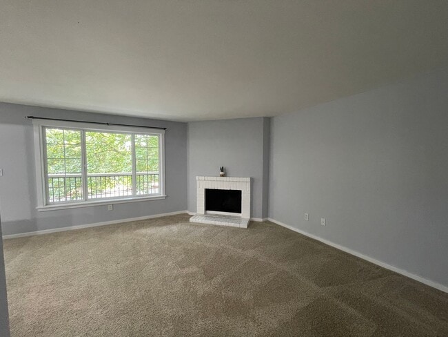 Foto del edificio - Welcome Home to Comfort & Convenience in E...