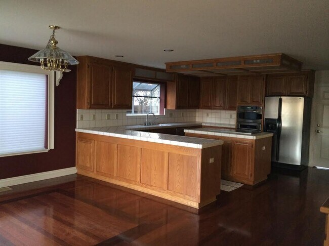 Foto del edificio - 5650 Edgeview Dr