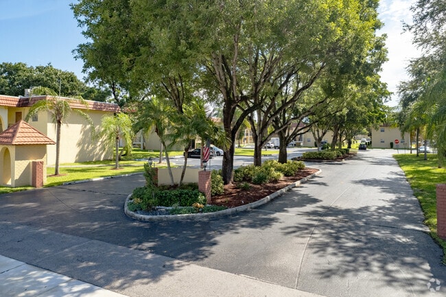 Foto del edificio - Cross Creek Apartments