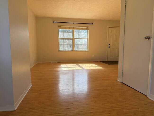 Foto del edificio - 3811 S Westmont Ave