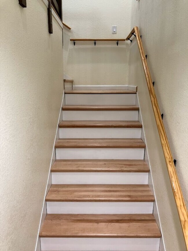 Building Photo - ** Modern 1 Bed / 1 Bath ADU – All Utiliti...