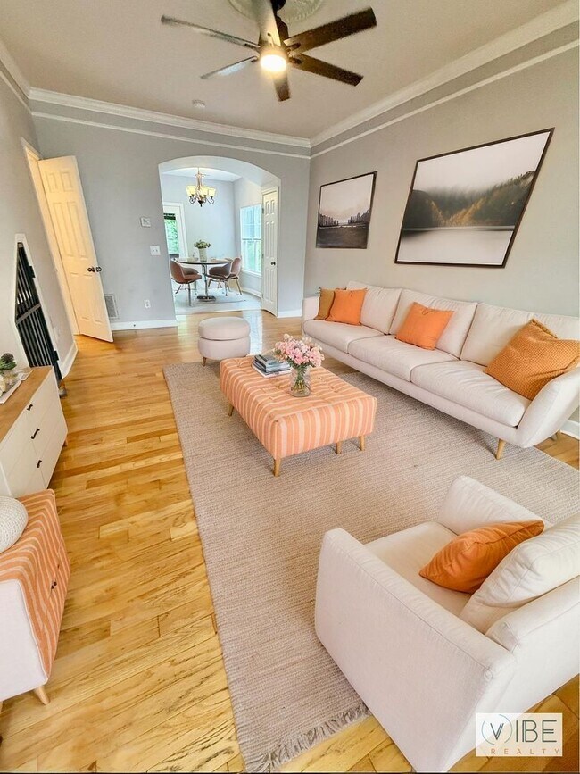 Foto del edificio - Convenience Meets Privacy – Updated 2BR Condo Minutes from Marina & Shopping! $1600/mo