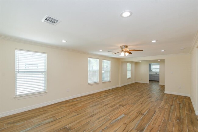 Foto del edificio - 401 Oaklawn St