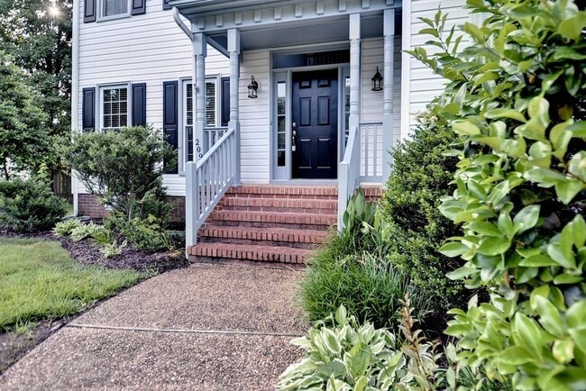 Building Photo - Updated & Spacious Home in Wythe Creek Farms