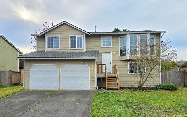 Building Photo - Updated Home with 4 Bedroom + Bonus Room i...