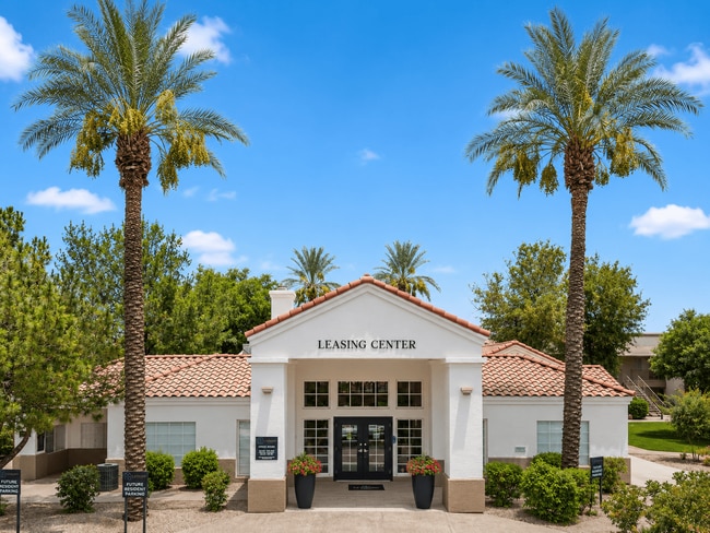 Building Photo - La Fontaine at Sun City