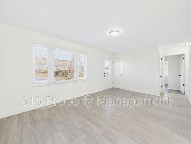 Building Photo - 5017 Dodson Ave