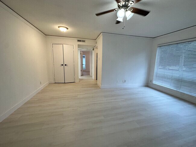 Foto del edificio - 4330 Bowser Ave