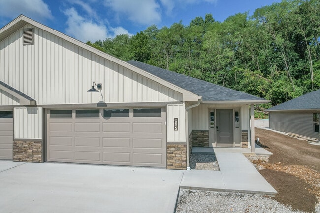 Building Photo - 822 El Dorado Dr