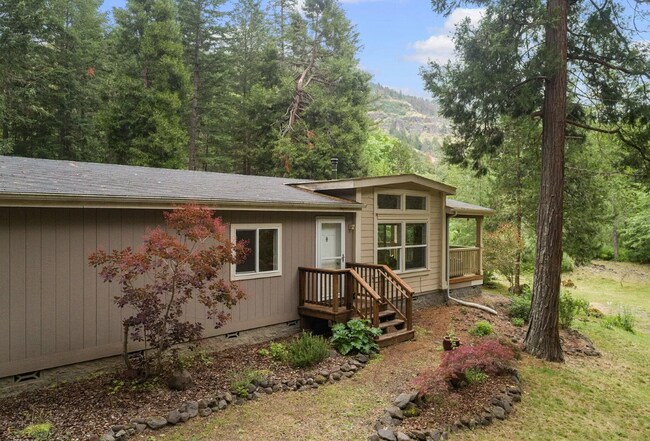 Building Photo - 12272 S Fork Little Butte Creek Rd