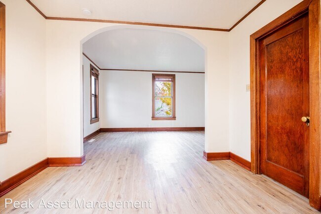 Building Photo - 3 br, 2 bath House - 1045 N Church St