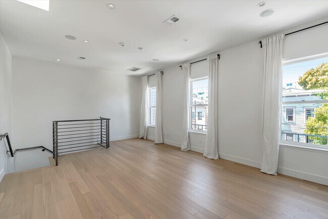 Building Photo - 521 Grove St