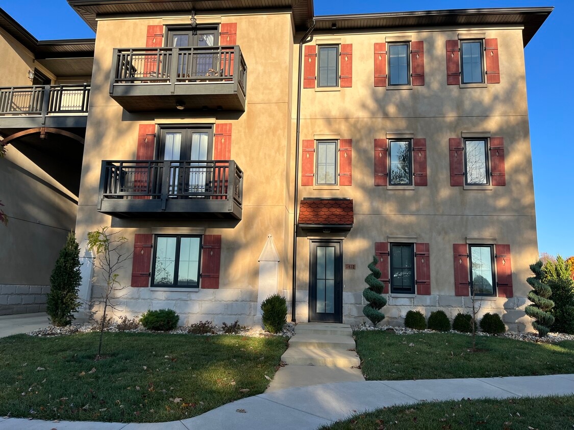 Front Entrance - 3432 S Forrester St