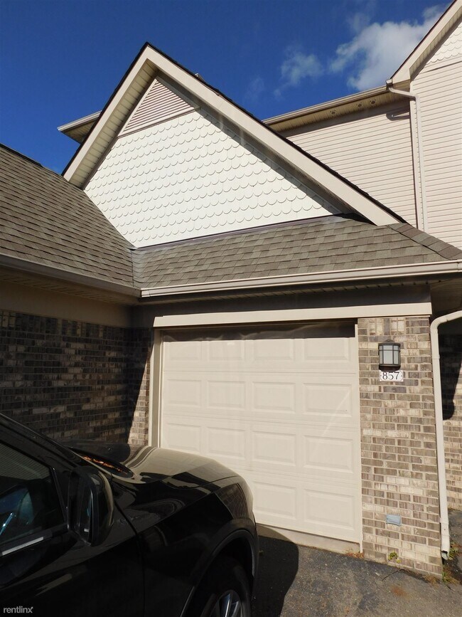 Foto del edificio - 3 br, 2 bath Condo - 857 Brandon Ave 857B