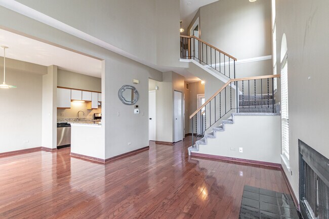 Building Photo - 527 Woodhaven Dr
