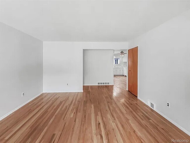 Foto del edificio - 29748 Chelmsford Rd